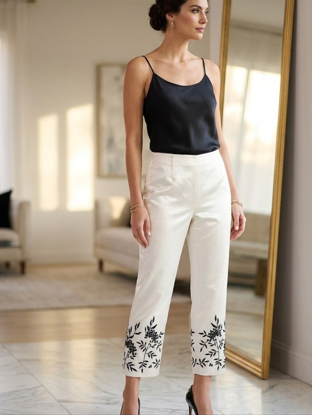 Carmen Marc Valvo Black & White Cropped Floral-Embroidered Pants • Size 6